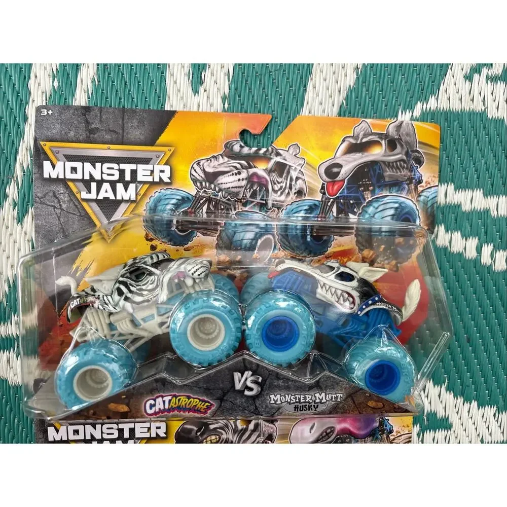 Monster Jam 2026 Series 35 CATASTROPHE vs MONSTER MUTT HUSKY Sparkle Racing Lot